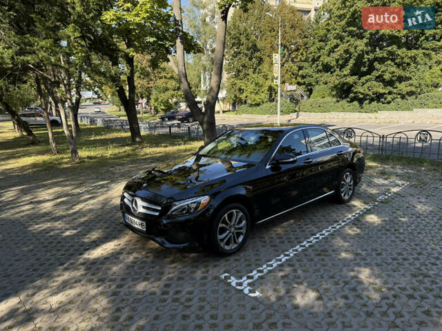 Черный Мерседес Ц-Класс, объемом двигателя 2 л и пробегом 170 тыс. км за 18500 $, фото 1 на Automoto.ua