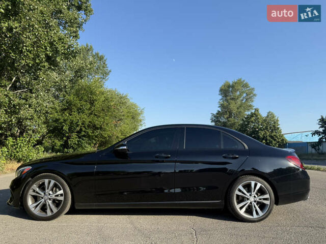 Черный Мерседес Ц-Класс, объемом двигателя 1.99 л и пробегом 70 тыс. км за 20000 $, фото 1 на Automoto.ua