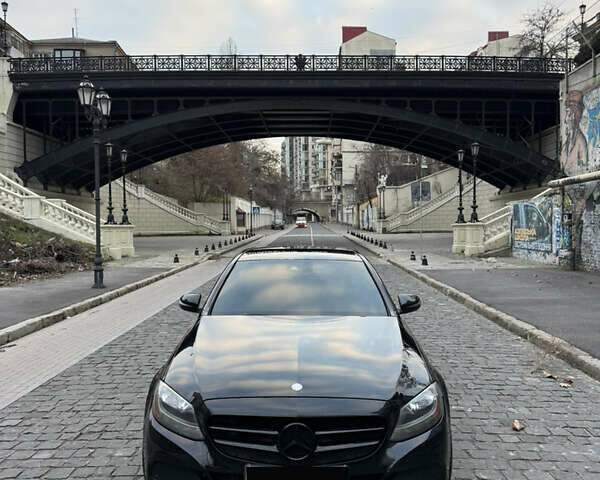 Черный Мерседес Ц-Класс, объемом двигателя 1.99 л и пробегом 180 тыс. км за 18500 $, фото 1 на Automoto.ua