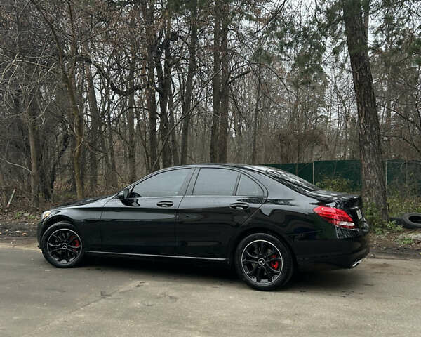 Черный Мерседес Ц-Класс, объемом двигателя 1.99 л и пробегом 190 тыс. км за 16999 $, фото 1 на Automoto.ua