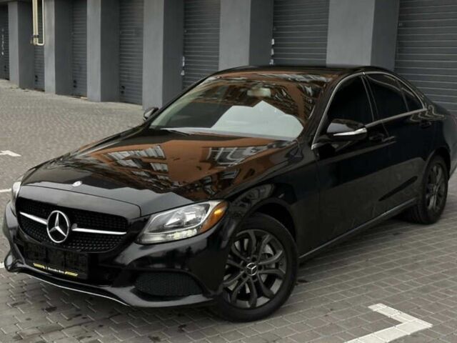 Черный Мерседес Ц-Класс, объемом двигателя 2 л и пробегом 160 тыс. км за 16500 $, фото 1 на Automoto.ua