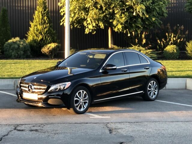 Чорний Мерседес Ц-Клас, об'ємом двигуна 2 л та пробігом 143 тис. км за 19800 $, фото 1 на Automoto.ua