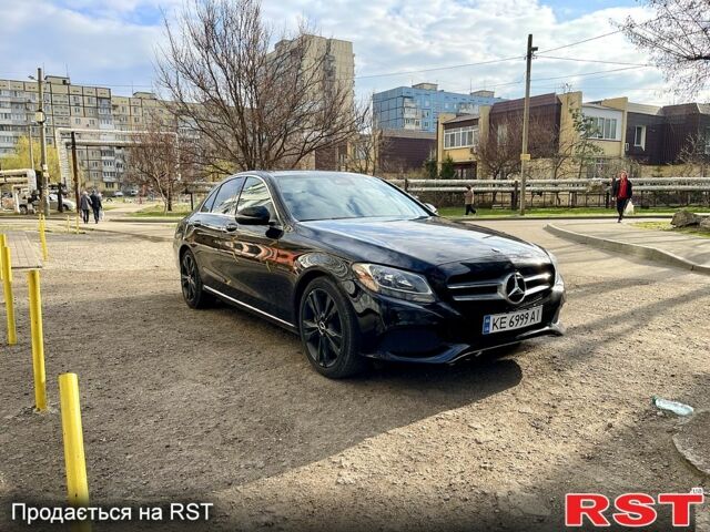 Черный Мерседес Ц-Класс, объемом двигателя 2 л и пробегом 100 тыс. км за 22999 $, фото 1 на Automoto.ua