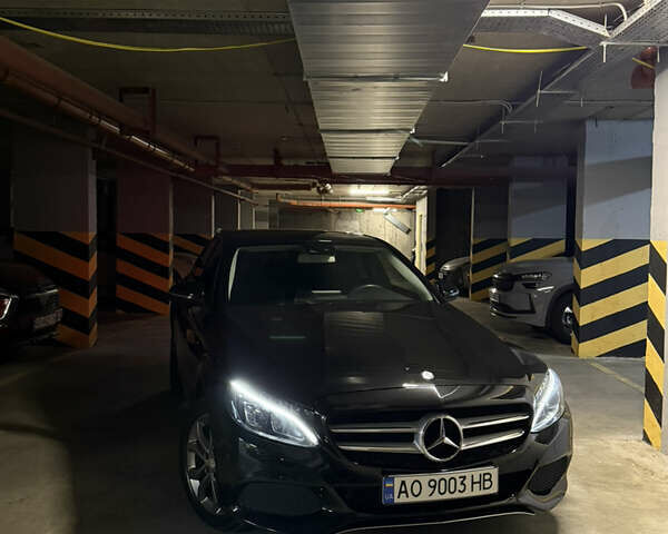 Черный Мерседес Ц-Класс, объемом двигателя 2.14 л и пробегом 197 тыс. км за 21500 $, фото 1 на Automoto.ua