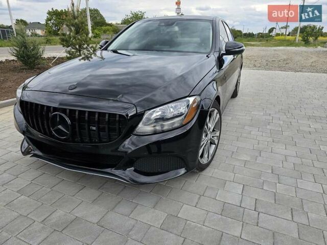 Черный Мерседес Ц-Класс, объемом двигателя 1.99 л и пробегом 124 тыс. км за 18500 $, фото 1 на Automoto.ua