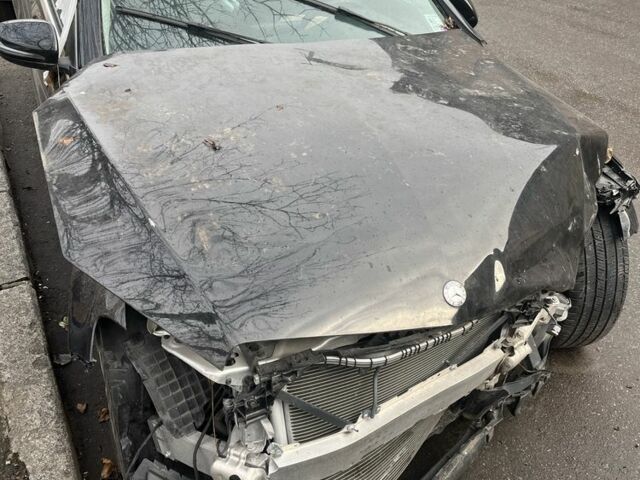 Чорний Мерседес Ц-Клас, об'ємом двигуна 2 л та пробігом 50 тис. км за 10000 $, фото 1 на Automoto.ua