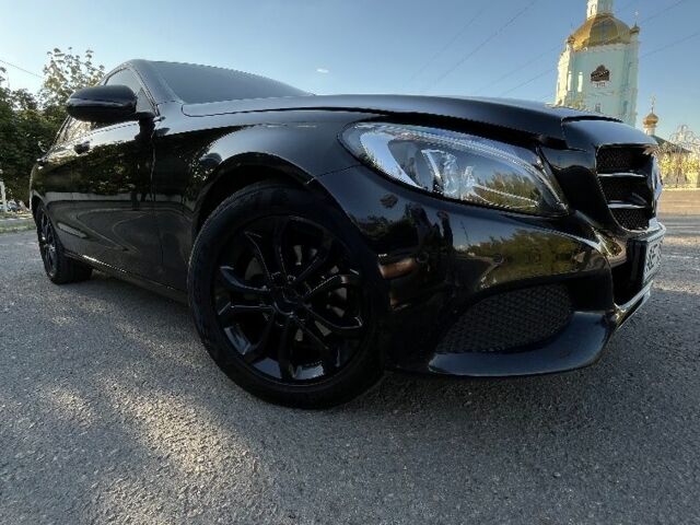 Черный Мерседес Ц-Класс, объемом двигателя 1.6 л и пробегом 260 тыс. км за 16500 $, фото 1 на Automoto.ua