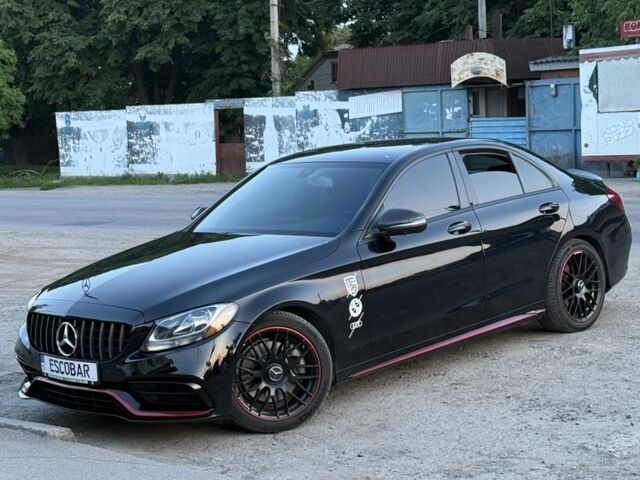 Черный Мерседес Ц-Класс, объемом двигателя 2 л и пробегом 155 тыс. км за 24500 $, фото 1 на Automoto.ua