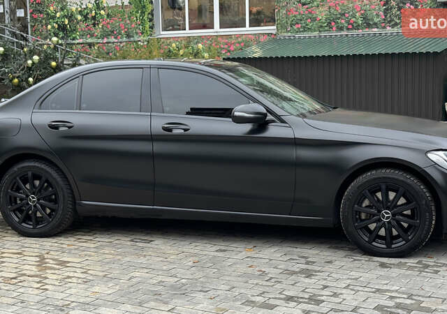 Чорний Мерседес Ц-Клас, об'ємом двигуна 2 л та пробігом 112 тис. км за 23200 $, фото 1 на Automoto.ua