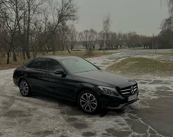 Черный Мерседес Ц-Класс, объемом двигателя 2 л и пробегом 110 тыс. км за 29000 $, фото 1 на Automoto.ua