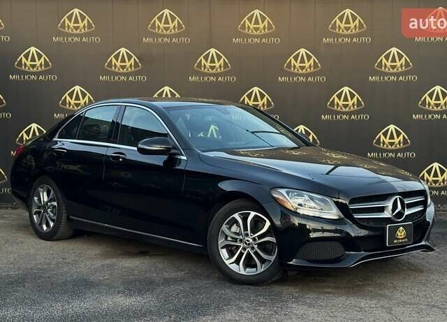 Чорний Мерседес Ц-Клас, об'ємом двигуна 2 л та пробігом 89 тис. км за 22200 $, фото 1 на Automoto.ua