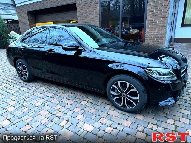 Черный Мерседес Ц-Класс, объемом двигателя 1.5 л и пробегом 19 тыс. км за 32000 $, фото 1 на Automoto.ua