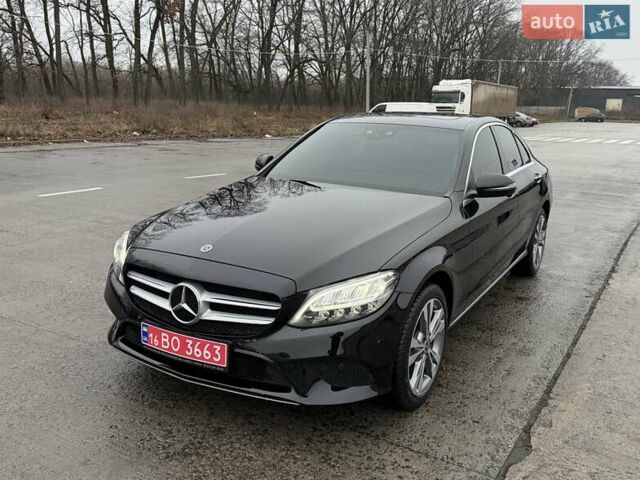 Черный Мерседес Ц-Класс, объемом двигателя 1.95 л и пробегом 70 тыс. км за 33500 $, фото 1 на Automoto.ua