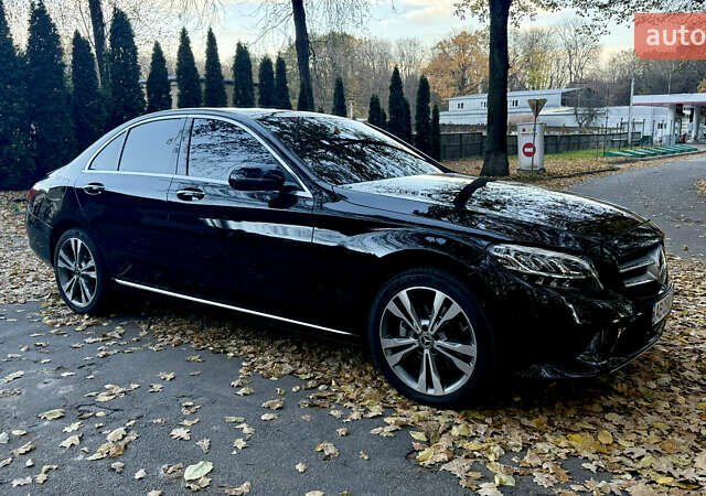 Черный Мерседес Ц-Класс, объемом двигателя 1.95 л и пробегом 67 тыс. км за 32800 $, фото 1 на Automoto.ua