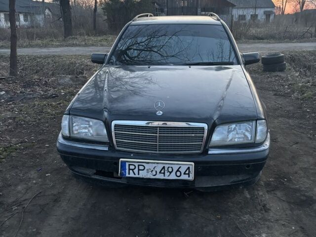 Чорний Мерседес Ц-Клас, об'ємом двигуна 1.8 л та пробігом 380 тис. км за 850 $, фото 1 на Automoto.ua