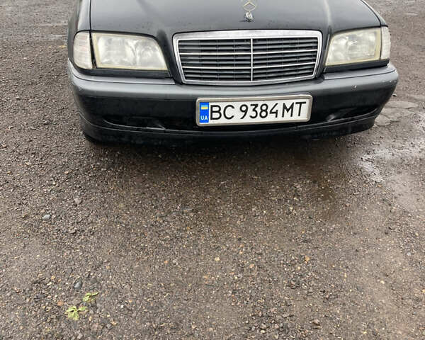 Чорний Мерседес Ц-Клас, об'ємом двигуна 2.15 л та пробігом 387 тис. км за 1800 $, фото 1 на Automoto.ua