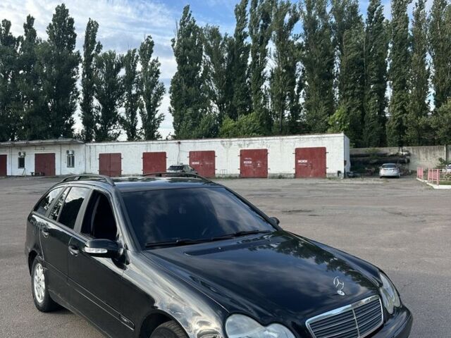 Чорний Мерседес Ц-Клас, об'ємом двигуна 2 л та пробігом 300 тис. км за 3499 $, фото 1 на Automoto.ua