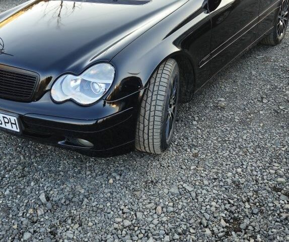 Чорний Мерседес Ц-Клас, об'ємом двигуна 2.1 л та пробігом 500 тис. км за 3950 $, фото 1 на Automoto.ua