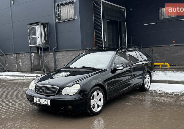 Черный Мерседес Ц-Класс, объемом двигателя 2.2 л и пробегом 401 тыс. км за 2150 $, фото 1 на Automoto.ua
