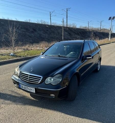 Черный Мерседес Ц-Класс, объемом двигателя 1.8 л и пробегом 340 тыс. км за 4800 $, фото 1 на Automoto.ua