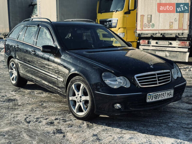 Черный Мерседес Ц-Класс, объемом двигателя 2.2 л и пробегом 320 тыс. км за 4700 $, фото 1 на Automoto.ua