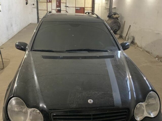 Чорний Мерседес Ц-Клас, об'ємом двигуна 2.2 л та пробігом 777 тис. км за 900 $, фото 1 на Automoto.ua