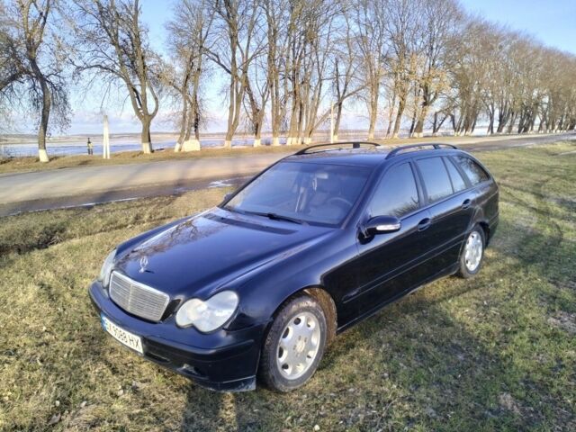 Черный Мерседес Ц-Класс, объемом двигателя 2.1 л и пробегом 400 тыс. км за 3800 $, фото 1 на Automoto.ua