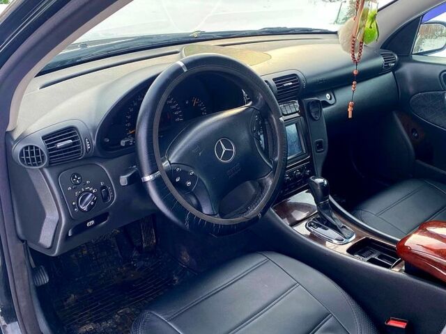 Черный Мерседес Ц-Класс, объемом двигателя 2.1 л и пробегом 350 тыс. км за 4800 $, фото 1 на Automoto.ua