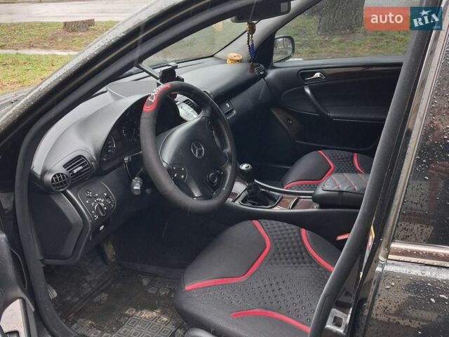 Чорний Мерседес Ц-Клас, об'ємом двигуна 1.8 л та пробігом 262 тис. км за 5350 $, фото 1 на Automoto.ua