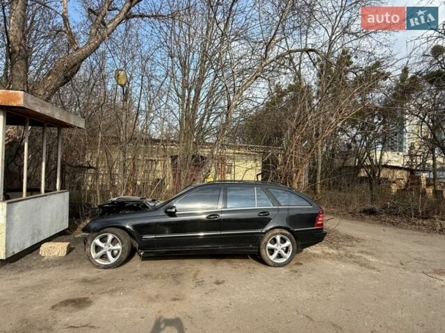 Черный Мерседес Ц-Класс, объемом двигателя 2.99 л и пробегом 350 тыс. км за 2500 $, фото 1 на Automoto.ua