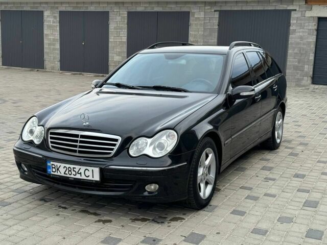 Черный Мерседес Ц-Класс, объемом двигателя 2.1 л и пробегом 320 тыс. км за 6100 $, фото 1 на Automoto.ua