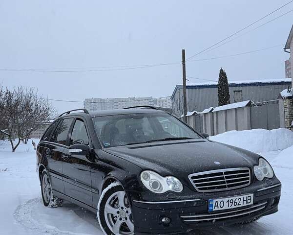 Черный Мерседес Ц-Класс, объемом двигателя 2.2 л и пробегом 370 тыс. км за 5300 $, фото 1 на Automoto.ua