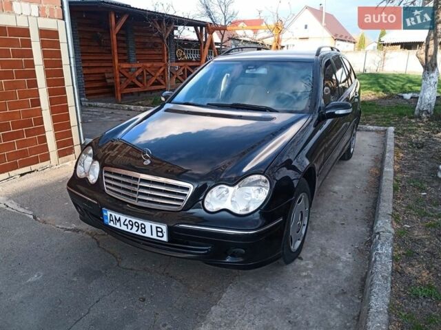 Черный Мерседес Ц-Класс, объемом двигателя 2.15 л и пробегом 400 тыс. км за 5200 $, фото 1 на Automoto.ua