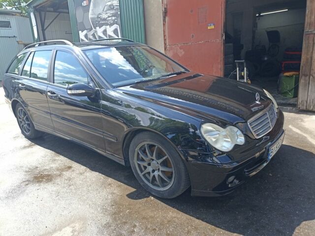Чорний Мерседес Ц-Клас, об'ємом двигуна 2.15 л та пробігом 442 тис. км за 7088 $, фото 1 на Automoto.ua