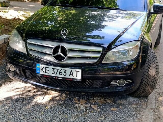 Чорний Мерседес Ц-Клас, об'ємом двигуна 2.2 л та пробігом 130 тис. км за 6500 $, фото 1 на Automoto.ua