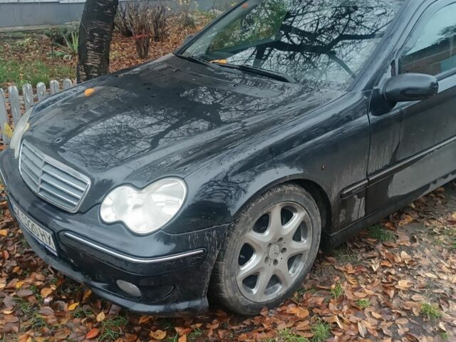 Чорний Мерседес Ц-Клас, об'ємом двигуна 2.1 л та пробігом 220 тис. км за 5800 $, фото 1 на Automoto.ua