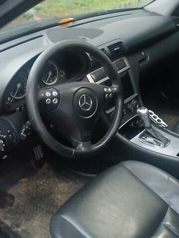 Черный Мерседес Ц-Класс, объемом двигателя 2.1 л и пробегом 220 тыс. км за 5800 $, фото 1 на Automoto.ua