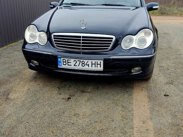 Черный Мерседес Ц-Класс, объемом двигателя 2.1 л и пробегом 460 тыс. км за 6500 $, фото 1 на Automoto.ua