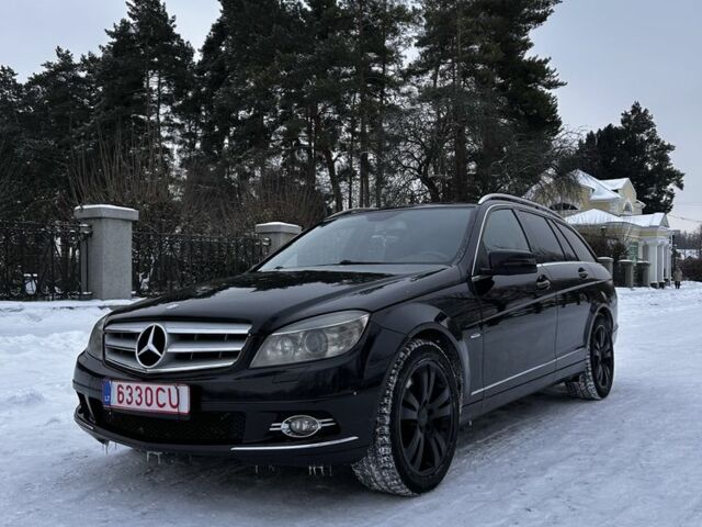 Черный Мерседес Ц-Класс, объемом двигателя 3.2 л и пробегом 254 тыс. км за 6599 $, фото 1 на Automoto.ua