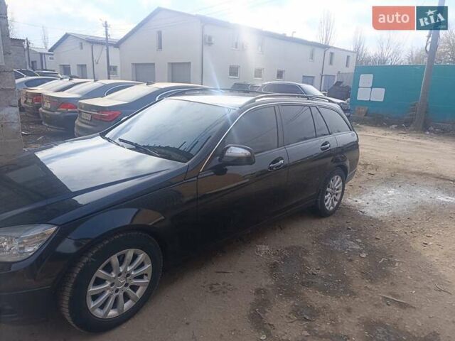 Черный Мерседес Ц-Класс, объемом двигателя 2.2 л и пробегом 255 тыс. км за 7449 $, фото 1 на Automoto.ua