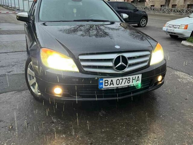 Чорний Мерседес Ц-Клас, об'ємом двигуна 2.1 л та пробігом 273 тис. км за 9000 $, фото 1 на Automoto.ua