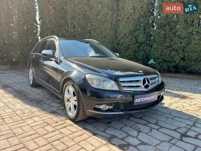 Черный Мерседес Ц-Класс, объемом двигателя 2.2 л и пробегом 378 тыс. км за 7600 $, фото 1 на Automoto.ua