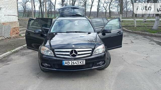 Черный Мерседес Ц-Класс, объемом двигателя 1.8 л и пробегом 201 тыс. км за 8800 $, фото 1 на Automoto.ua