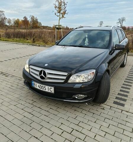 Черный Мерседес Ц-Класс, объемом двигателя 2.15 л и пробегом 310 тыс. км за 7700 $, фото 1 на Automoto.ua