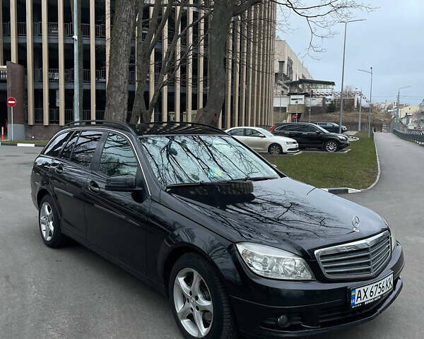 Черный Мерседес Ц-Класс, объемом двигателя 2.2 л и пробегом 261 тыс. км за 7500 $, фото 1 на Automoto.ua