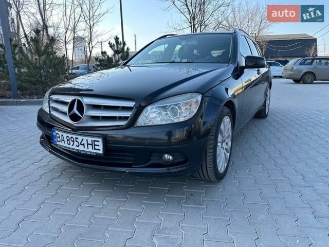 Чорний Мерседес Ц-Клас, об'ємом двигуна 2.15 л та пробігом 360 тис. км за 8200 $, фото 1 на Automoto.ua