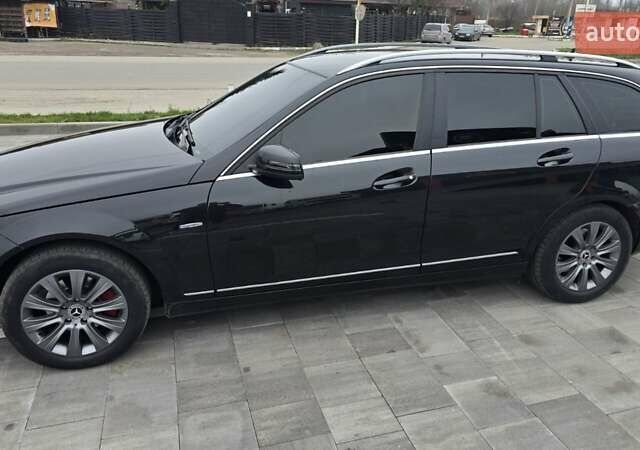 Черный Мерседес Ц-Класс, объемом двигателя 2.2 л и пробегом 296 тыс. км за 8100 $, фото 1 на Automoto.ua