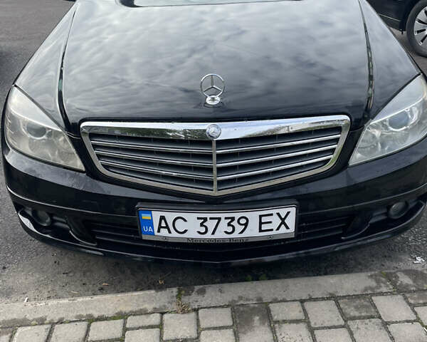 Черный Мерседес Ц-Класс, объемом двигателя 2.1 л и пробегом 294 тыс. км за 9300 $, фото 1 на Automoto.ua
