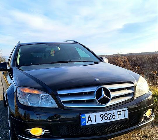 Чорний Мерседес Ц-Клас, об'ємом двигуна 2.1 л та пробігом 350 тис. км за 8600 $, фото 1 на Automoto.ua