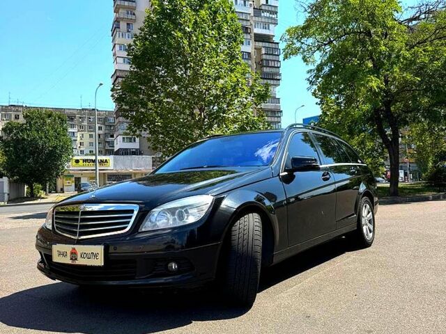 Чорний Мерседес Ц-Клас, об'ємом двигуна 2.2 л та пробігом 285 тис. км за 9200 $, фото 1 на Automoto.ua
